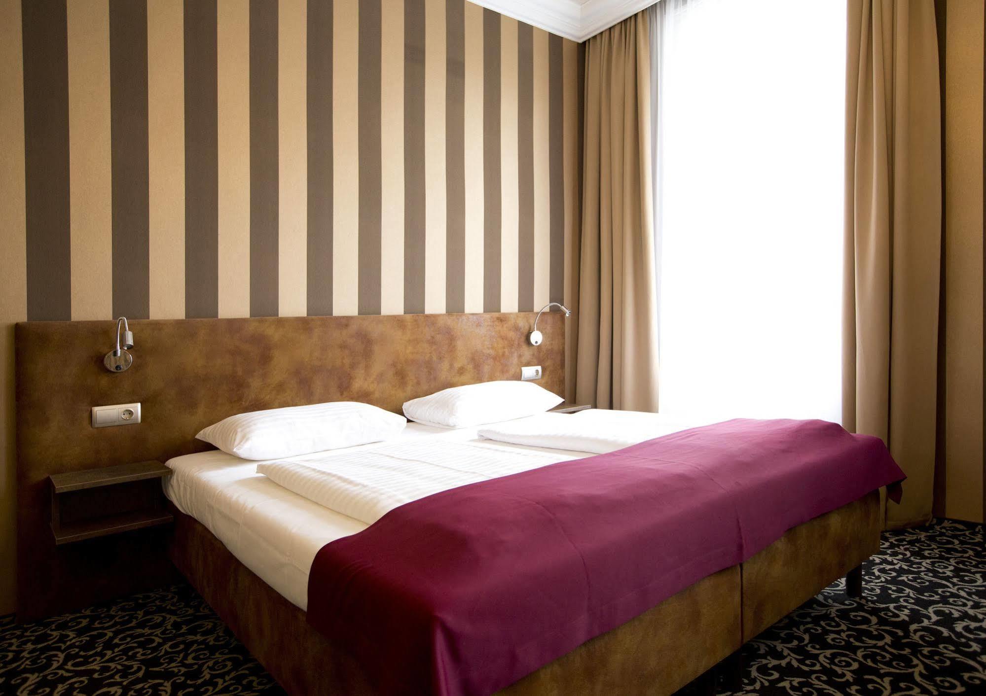 Hotel Fuerst Metternich Виена Екстериор снимка